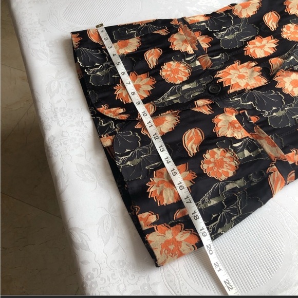 FLASH SALE $3,000 Brand New Salvatore Ferragamo Floral Blazer
Size: 36 - Picture 12 of 13